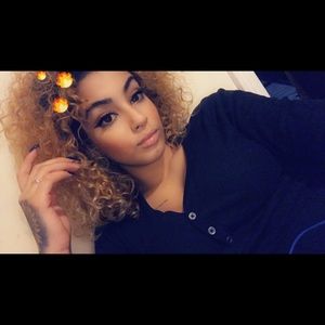 Meet your Posher, Monique